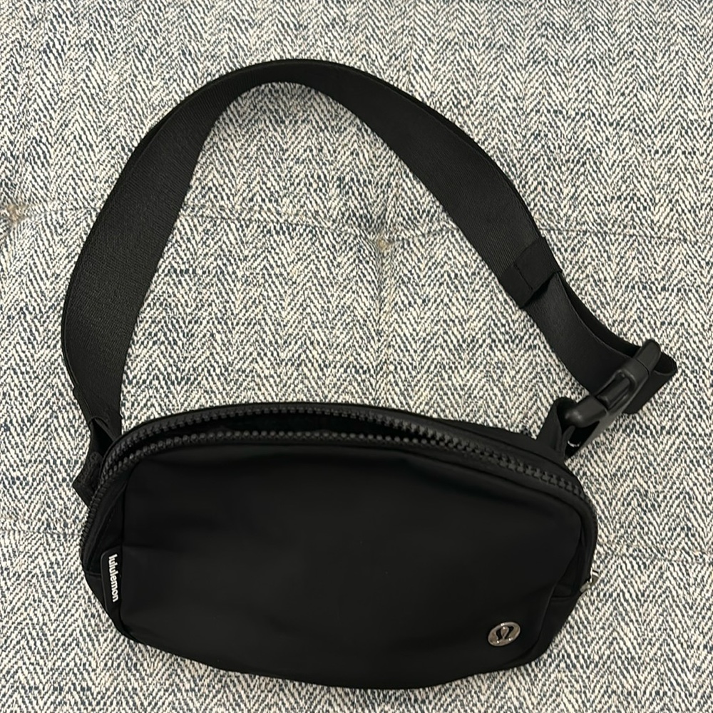 Lululemon Everywhere Belt Bag